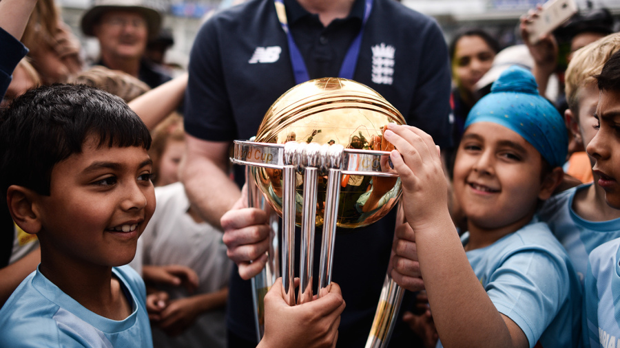 LONDON, ENGLAND - JULY 15: Eoin Morgan, Captain, shows off the World Cup trophy during the England ICC World Cup Victory Celebration at The Kia Oval on July 15, 2019 in London, England. (Photo by Peter Summers/Getty Images)