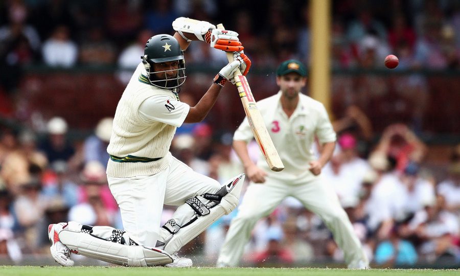 SYDNEY, AUSTRALIA - JANUARY 04:  Mohammad Yousuf of Pakistan drives the ball during day two of the Second Test match between Australia and Pakistan at the Sydney Cricket Ground on January 4, 2010 in Sydney, Australia.  (Photo by Ryan Pierse/Getty Images)