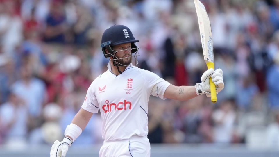 Ashes 2nd Test: Duckett leads England fightback against Australia