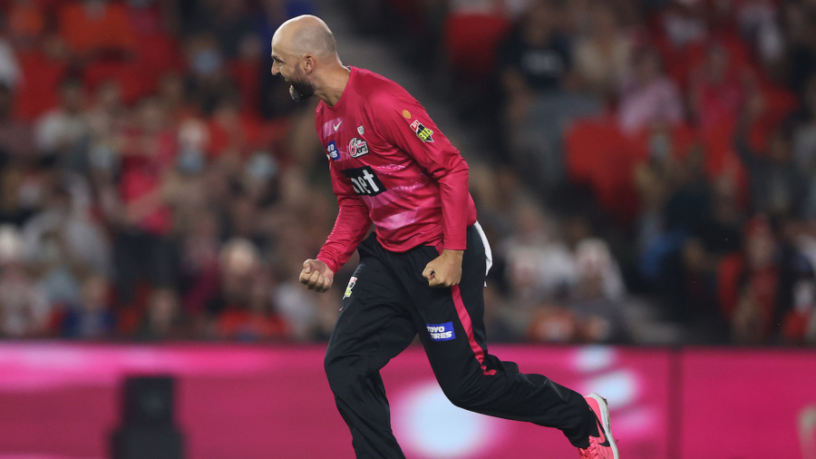 MELBOURNE, AUSTRALIA - JANUARY 28: Nathan Lyon of the Sydney Sixers celebrates taking the wicket of Mitchell Marsh of the Scorchers during the Men's Big Bash League match between the Perth Scorchers and the Sydney Sixers at Marvel Stadium, on January 28, 2022, in Melbourne, Australia. (Photo by Robert Cianflone/Getty Images)
