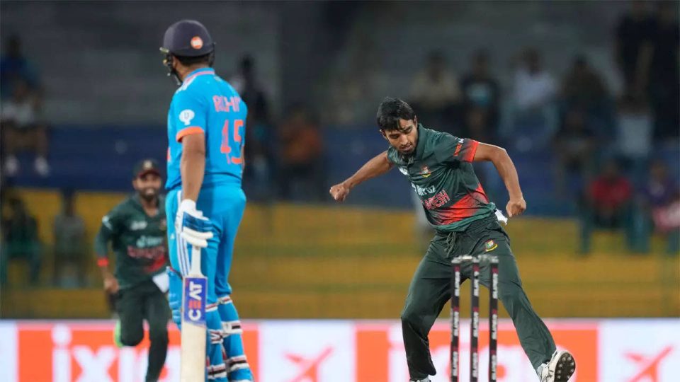 Asia Cup Live: India suffer Rohit blow early in 266 chase